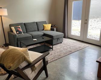 Lovely 2-bedroom cottage located in downtown Mount Vernon! - Mount Vernon - Sala de estar