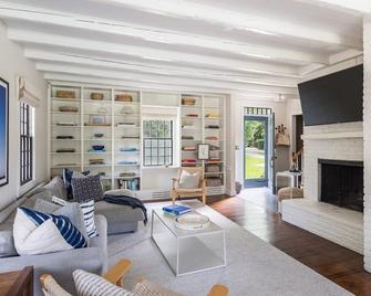 The Hedges Lane Residence - Quintessential Hamptons Summer - Amagansett - Sala de estar