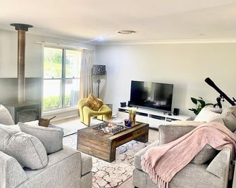 Luxurious, Cosy & Relaxed Apartment with Spa - 로버트슨 - 거실