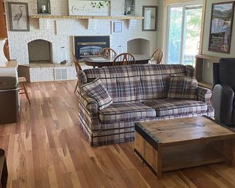 Lake View Minnesota Resort Cabin with Resort Amenities- 3 Bedroom - Ottertail - Living room