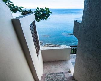 펜 선셋 빌라 10 위드 쉐어 풀 - 코란타 - 발코니