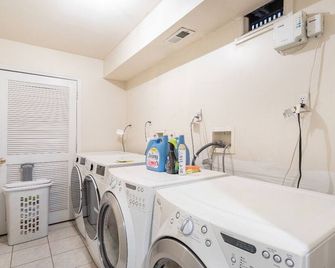 Cheerful 3 Bedroom Home- Near Ewr/Nyc - Newark - Laverie