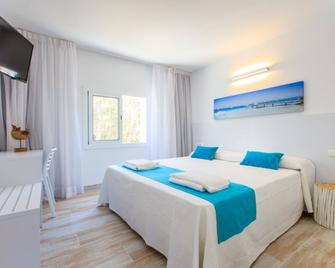 Pinos Playa Suites - Playa de Migjorn - Habitación