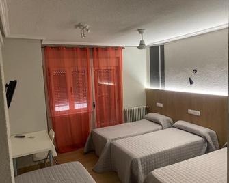 Hostal Uría - Salamanca - Habitación