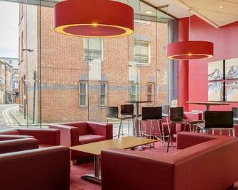 Travelodge Leeds Central Vicar Lane - Leeds - Lounge