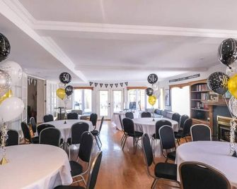 The Orignal - Huge luxury cottage in North Hatley - North Hatley - Restaurant