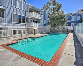 Cozy-Chic Condo Walk to Beach and Park! - Dana Point - Pool