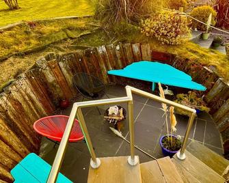 The Pod & Cwtch luxury accommodation - Aberaeron - Patio