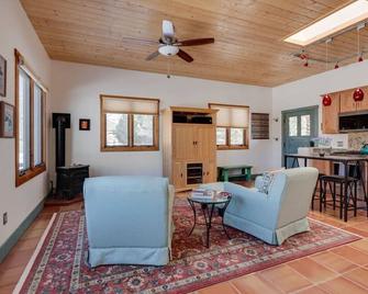 Casita de Vistas - True Desert Sanctuary! - Arroyo Seco - Living room