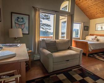 Kodiak Awesome View Vacation Rentals: The Captains Quarters - Kodiak - Bedroom