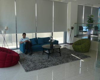 Top Hotel Manado by Gran Puri - Manado