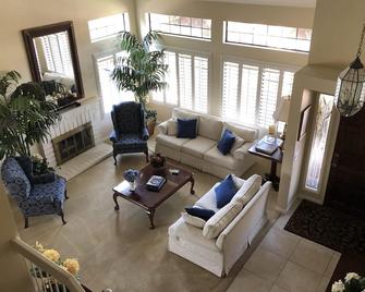 Beautiful San Diego Family Friendly Home - Poway - Living room