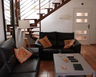 Detached Villa with Swimming pool, Barbecue, Air conditioning and Pool table - La Oliva - Salon