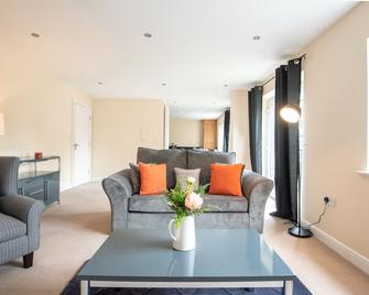 Apartment 9 - Worksop - Living room