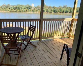 Large Cabin with Stunning View - Fire Pit, Relax & Unwind - Gallipolis - Balkón