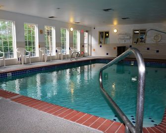 Fairbridge Inn & Suites Dupont - DuPont - Басейн