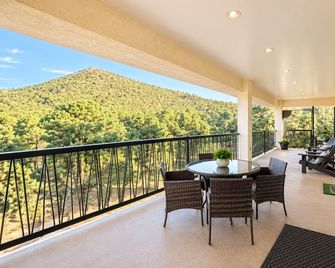 House in the trees, 5 miles from Interstate 40, wild life, amazing views - Kingman - Balkon