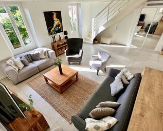 Cannes, mer à 500 m, maison rare - كان - غرفة معيشة