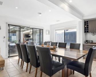 Resort Living on Tempest - Torquay - Dining room