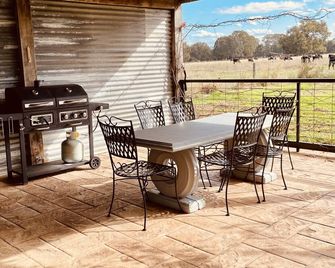 Peaceful & Picturesque Farm Stay Only 5 Mins Drive From Benalla Township - Benalla - Restaurante