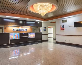 Motel 6 Decatur Ga - Decatur - Front desk