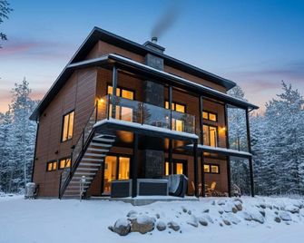 Spa et Private lake - Le Rocher du Lac - Saint-Didace - Building