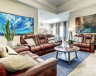 Zion Family Retreat, Lovely 4-Bedroom Home Near Zion Canyon With Hot Tub - La Verkin - Living room