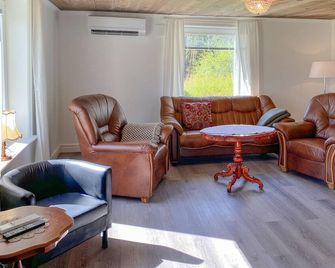Cozy Home In Ormaryd With Wifi - Ormaryd - Vardagsrum