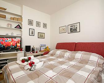 Appartamento Centro Storico Riva 2 - Happy Rentals - Riva del Garda - Makuuhuone