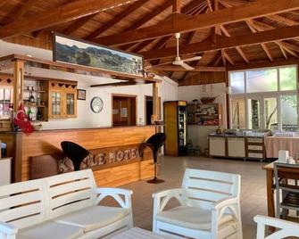 Kutle Hotel - צ'יראלי - בר