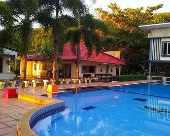 Barn Talaepu Resort - Khlong Yai - Piscina