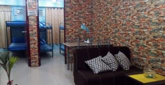 Samanakans Condotel- Dormitory Type Room No Breakfast Unit #25 - Manila - Ruang tamu