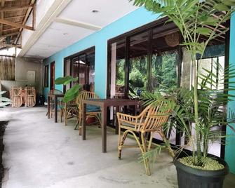 Amos Pili Tree Inn powered by Cocotel - El Nido - Patio