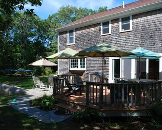 Scraggy Neck Secluded Home Close to Water private beaches - Cataumet - Patio