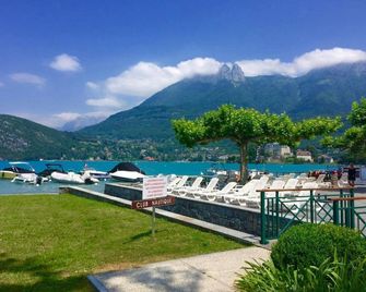 La Baie des Voiles 2 chambres 4 à 6 personnes au bord du lac plage privée - Duingt