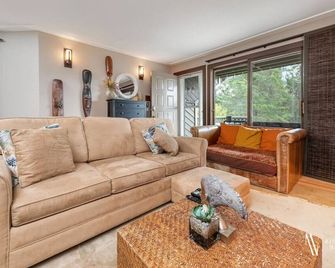 The Lekker Condo | Private Beach | Indoor Pool/Tub - Windermere - Living room