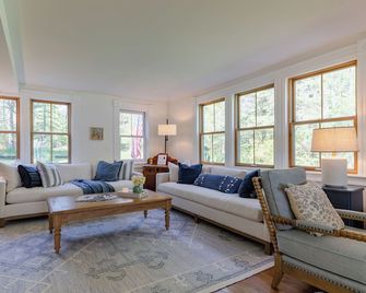Oceanfront + Private Shore + Fire Pit + Acadia Views - Ellsworth - Obývací pokoj
