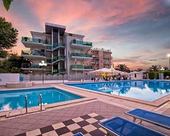 Hotel Venus - Gabicce Mare - Piscina