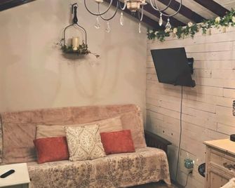 Willow Tree Cottage - Salem - Living room