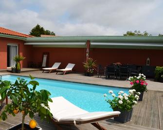 Tyrossaise villa with heated pool near ocean - Saint-Vincent-de-Tyrosse - Piscine