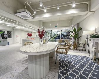Gwangju W Lounge Hotel - Gwangju