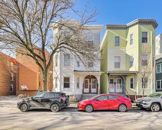 Cozy Cambridge Apartment in College Town! - Cambridge - Building