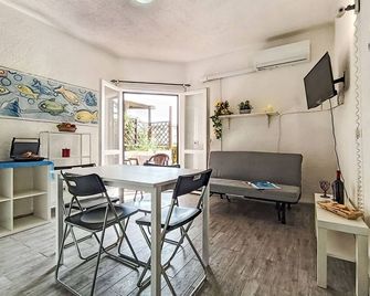 Apartment Iris 7- Terza Spiaggia by Interhome - Golfo Aranci - Salle à manger