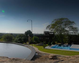 Vintara Eco Resort - Hambantota - Pool