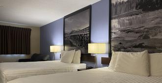 Super 8 by Wyndham Kamloops On The Hill - Kamloops - Chambre
