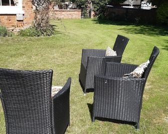 Whitchurch Farm Guesthouse - Stratford-upon-Avon - Patio