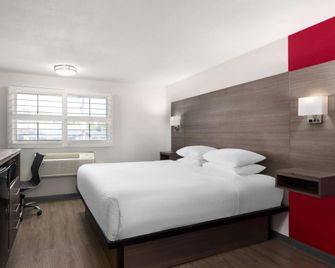 Ramada by Wyndham Medford Airport North - Medford - Camera da letto