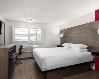 Ramada by Wyndham Medford Airport North - מדפורד - חדר שינה