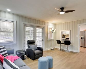 2 Mi to East Carolina University: Family Home - Greenville - Living room