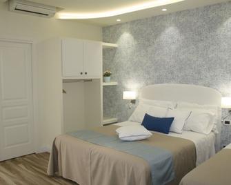 Bed and Breakfast Ines - Giardini Naxos - Kamar Tidur